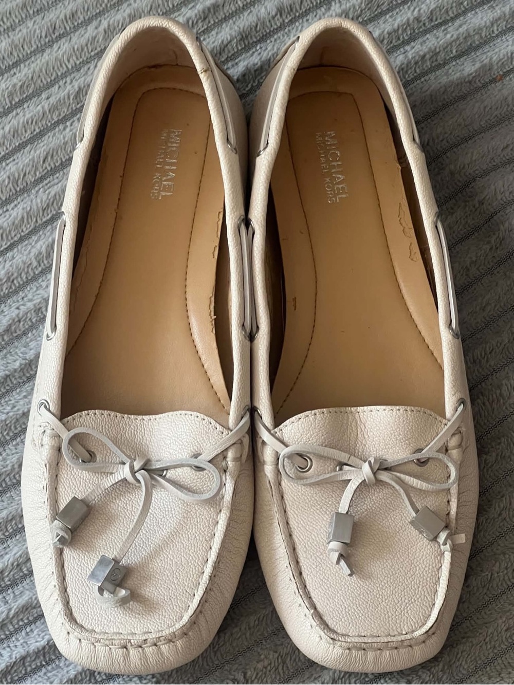 Michael Kors Cream Leather Bow-Accent Moccasin Loafers
